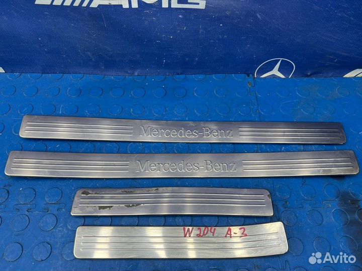 Накладка на порог задняя Mercedes C200 204 271.860