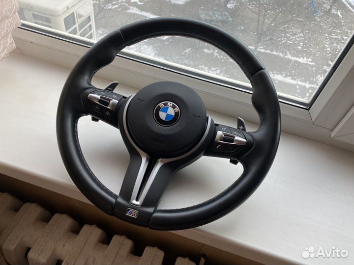 Спортивный руль BMW с подушкой и лепестками