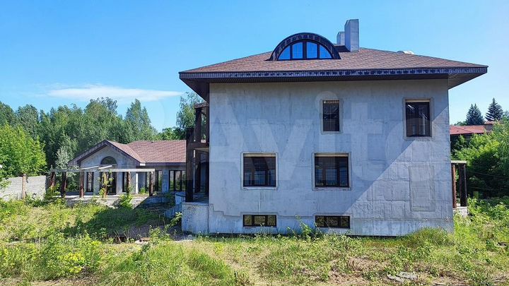 Дом 850 м² на участке 30 сот.