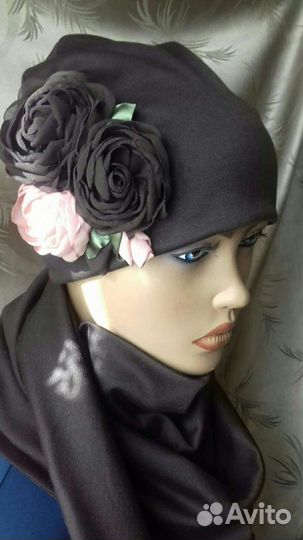 Шапка с цветами