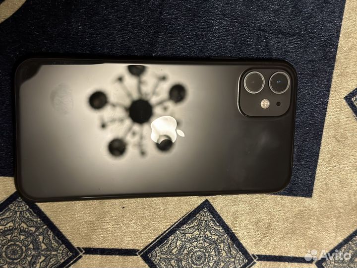Телефон iPhone 11