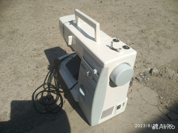 Швейная машинка janome