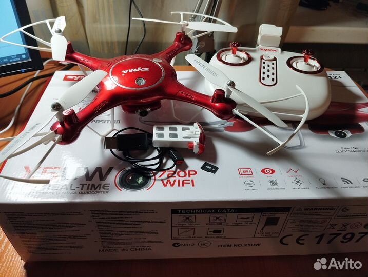 Радиоуправляемый квадрокоптер FPV Syma X5UW