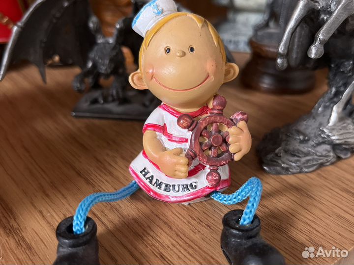 Фигурки и статуэтки из путешествий