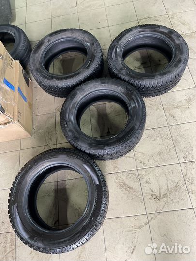 Bridgestone Ice Cruiser 7000S 215/60 R16