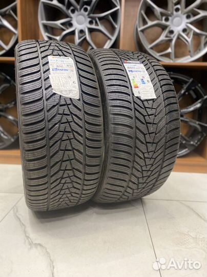 Hankook Winter I'Cept Evo 3 W330 265/35 R22 и 295/30 R22