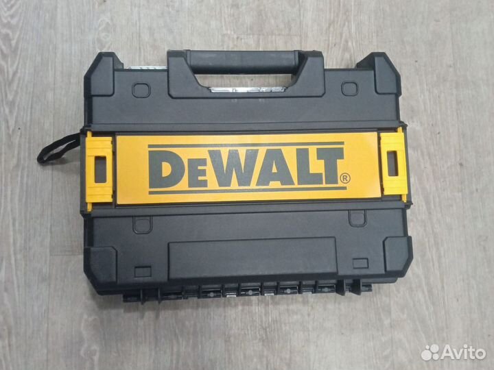 Аккумуляторная дрель шуруповерт dewalt