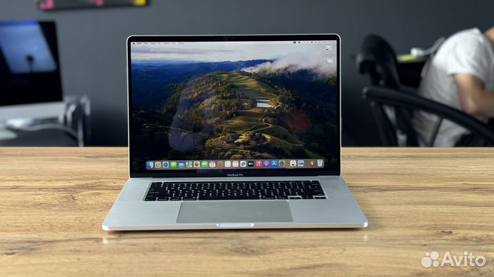 MacBook Pro 16 2021 i7 16 512 идеал