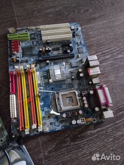 Материнская плата, видеокарты и вентилятор