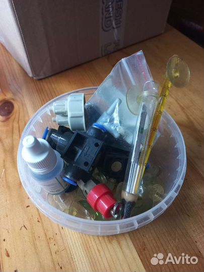 Аксессуары для аквариума и растение анубиас