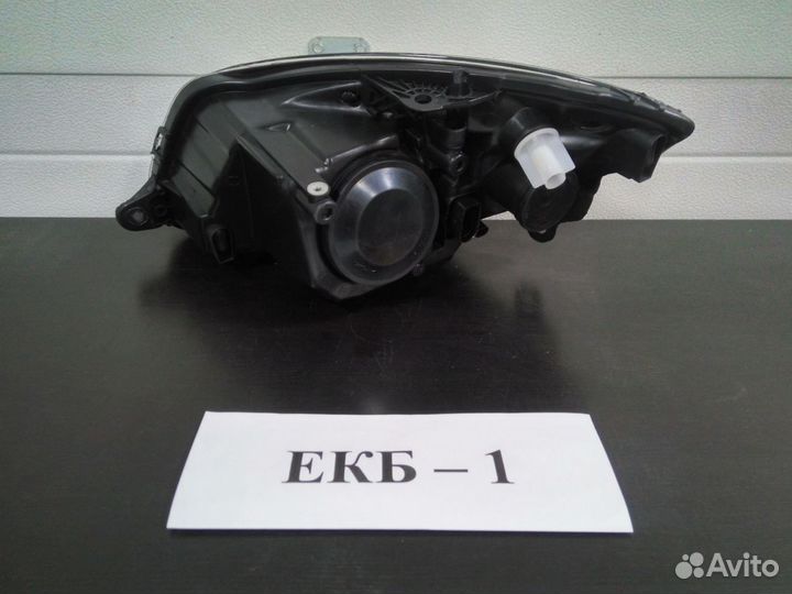 Фара правая Skoda Fabia 2 5J 2007-2014