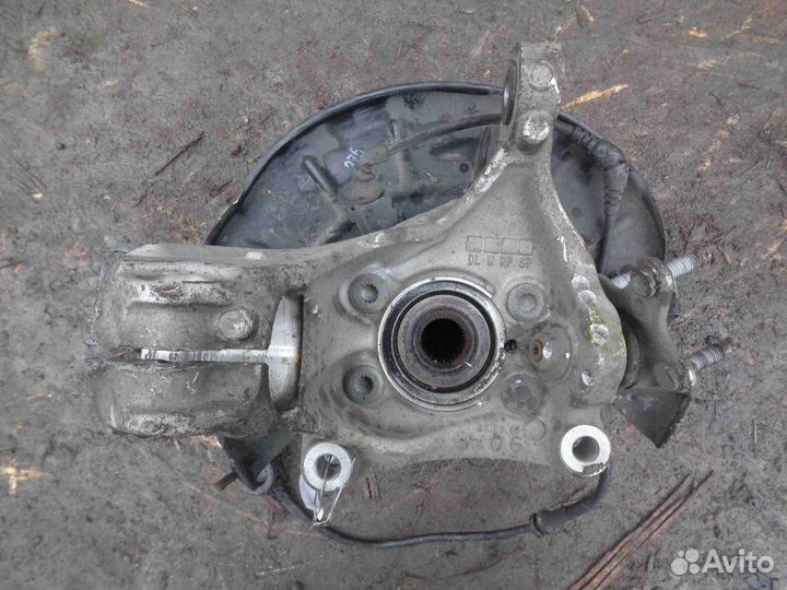 Кулак поворотный правый Volkswagen Passat CC 357