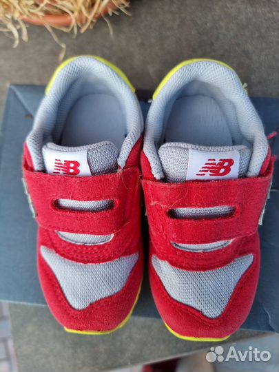 Кроссовки детские new balance 24р