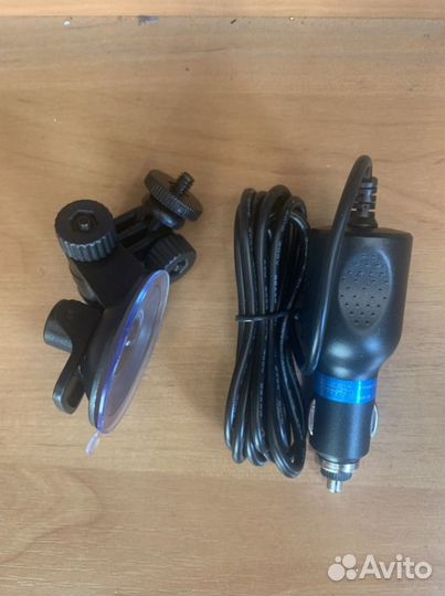 Присоска + автомобильная зарядка для экшн камер