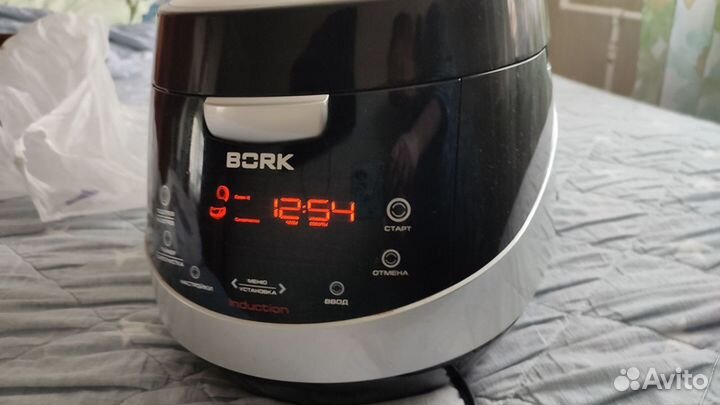 Мультиварка Bork U700