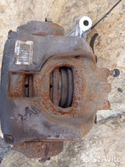 Суппорт передний правый Ford Fusion 2 USA DG9C2B29