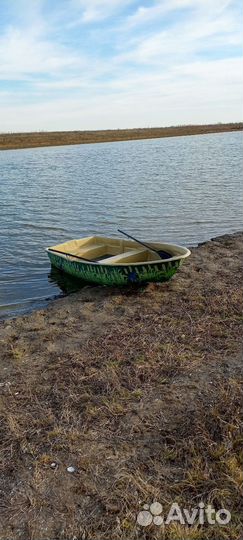 Пластиковая лодка