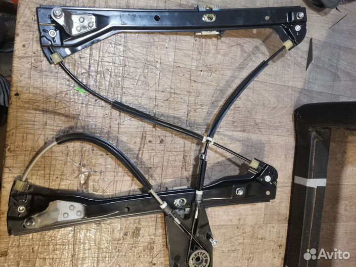 Стеклоподъемника трапеция (моторчик, кнопки) Поло