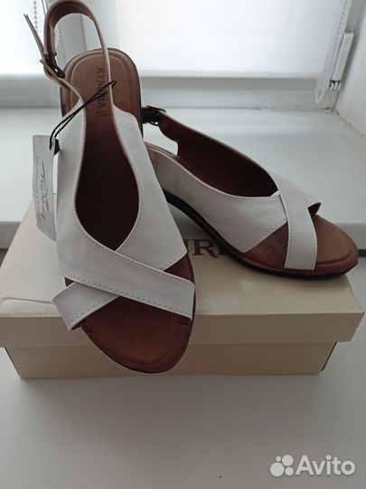 Босоножки женские 39 размер новые