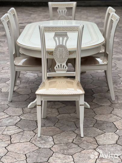 Стол и стулья