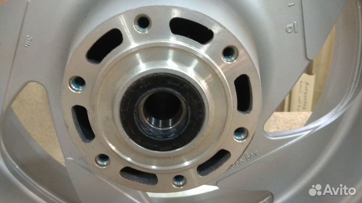 Заднее колесо Suzuki VZ1500 / M90