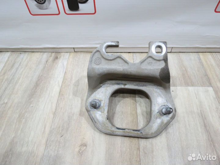 Кронштейн двигателя Renault Sandero 2