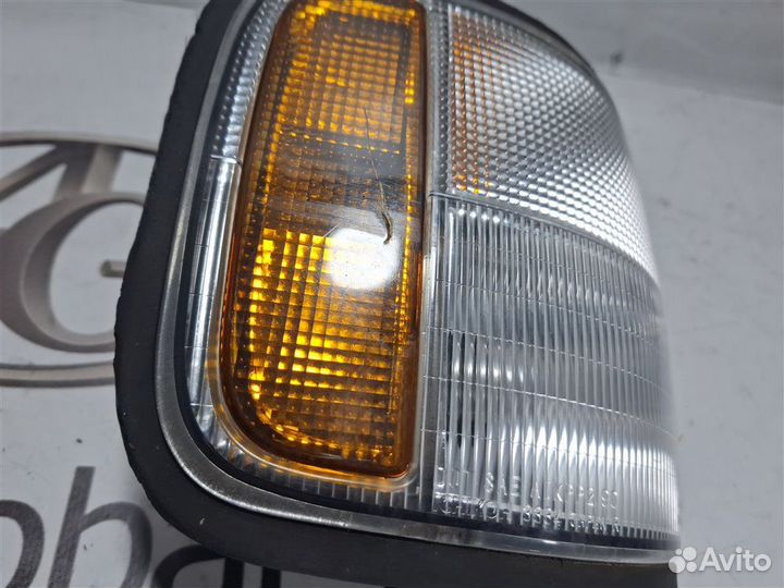 Габарит передний правый Isuzu Bighorn UBS69 4JG2