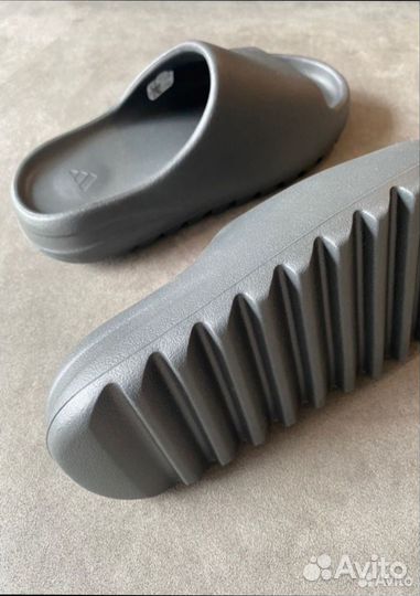 Тапки adidas yeezy slide