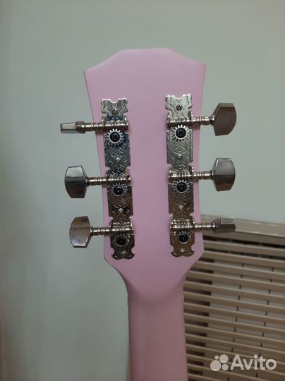 Гитара розовая