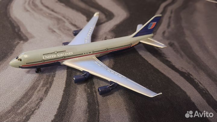 Модели самолётов и вертолета