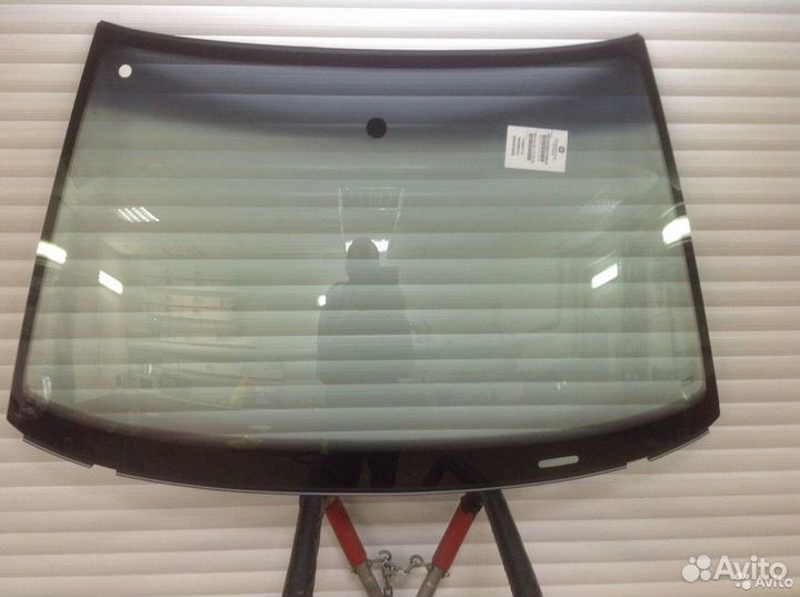 Лобовое стекло на Toyota Camry