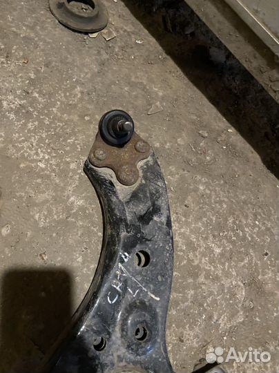 Рычаг передний нижний левый honda cr-v 4 2.0