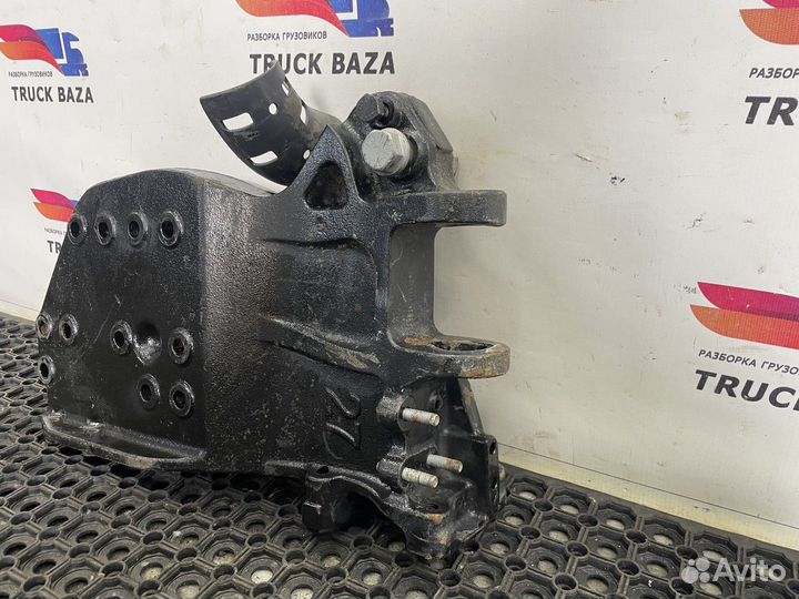 1846827 Кронштейн переднего бампера правый