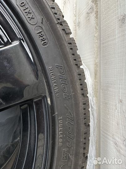 Michelin Pilot Alpine PA4 235 40 R18