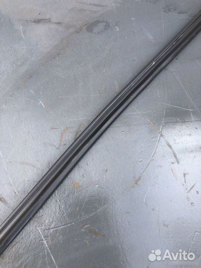 Уплотнитель капота Renault Logan 2 Stepway