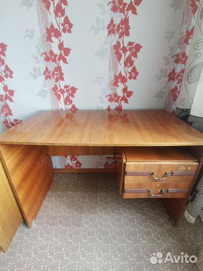 Письменный стол