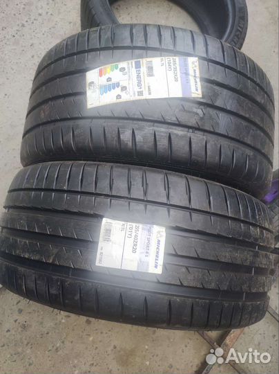 Michelin Pilot Sport 4 S 255/40 R20 и 285/35 R20 104Y