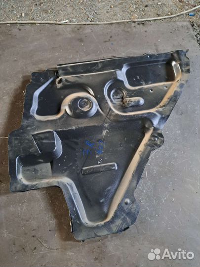 Шумка двери задний Range Rover Vogue