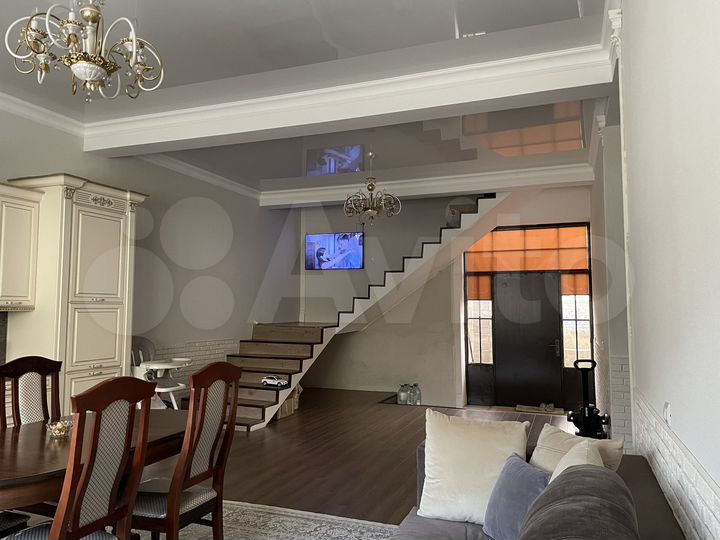 Дом 200 м² на участке 2 сот.