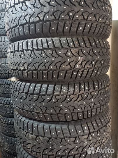 Royal Black Royal Stud II 205/55 R16