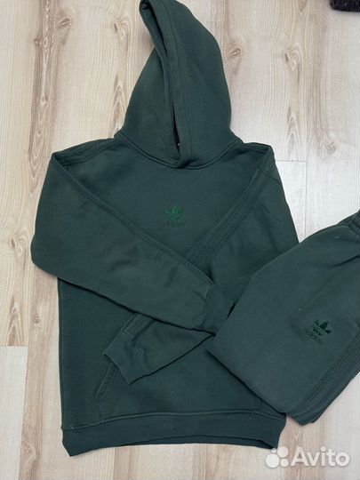 Спортивный костюм adidas