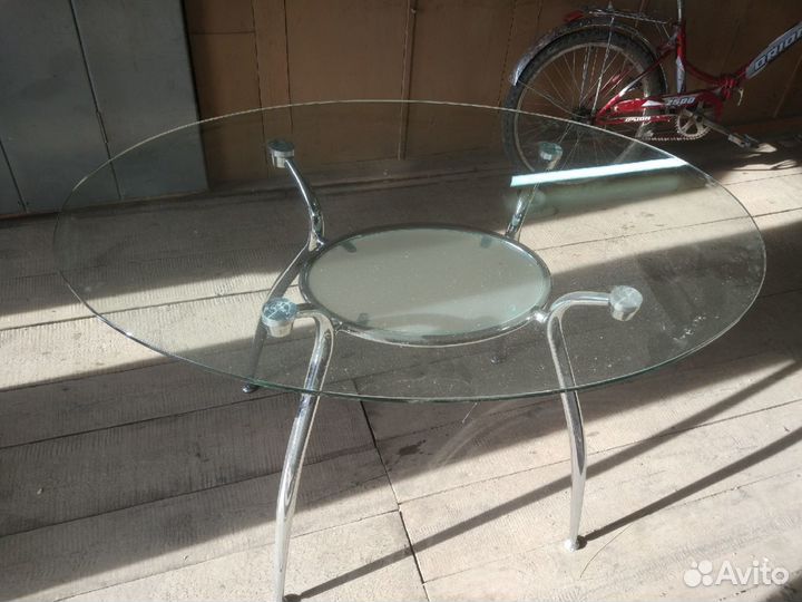 Продам стол