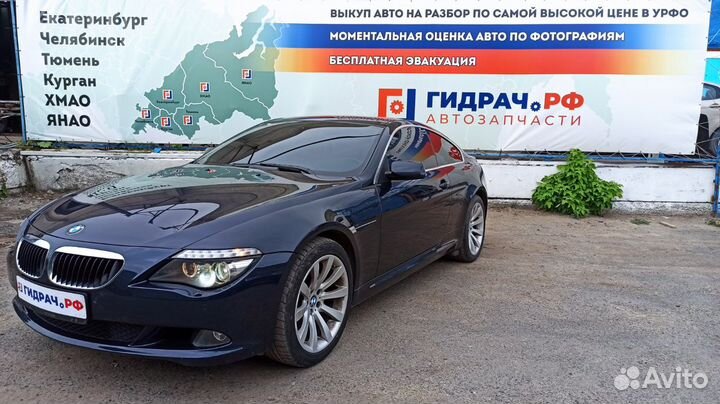 Кронштейн накладки на порог наружней правый BMW 6 (E63) 51777072876