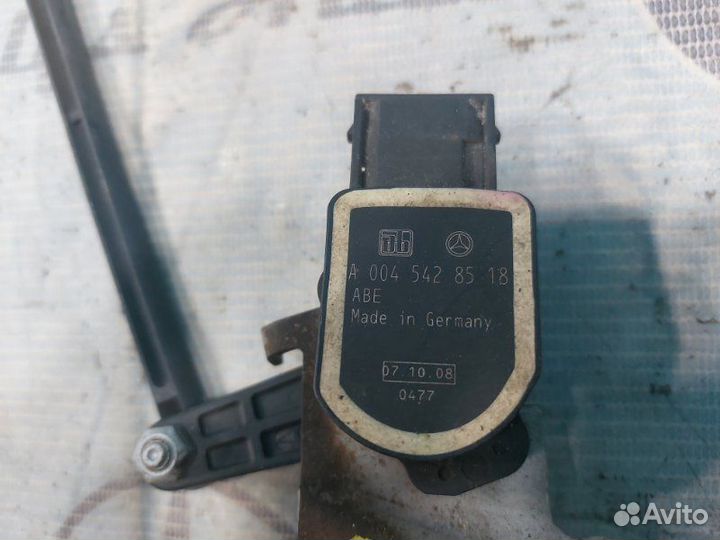 Датчик высоты дорожного просвета Mercedes-Benz