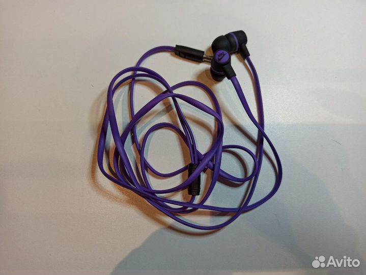 Фиолетовые наушники Nike