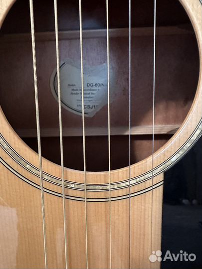 Акустическая гитара