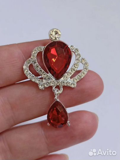 Подвеска, брошка