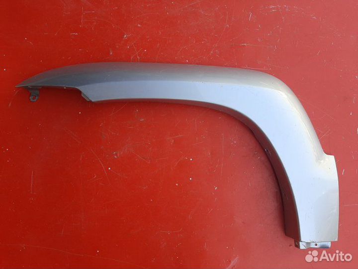 Молдинг на крыло передний левый Toyota Land