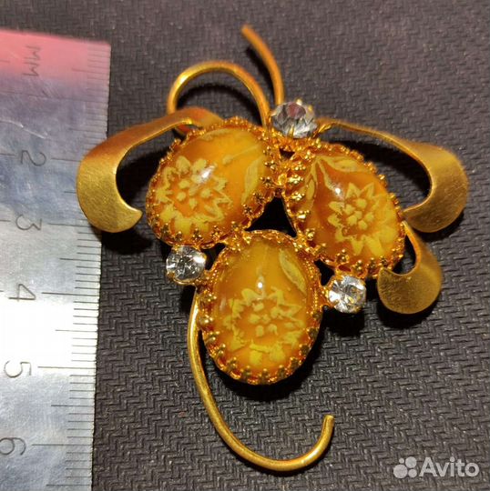 Винтажная брошь паук из янтаря СССР