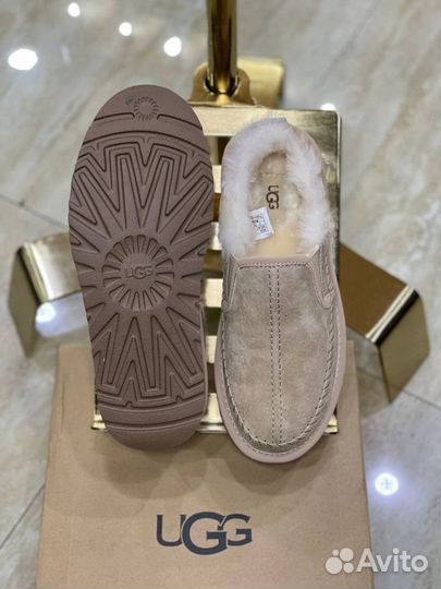 Женские короткие ботинки Ugg Stitch Slip On Sand